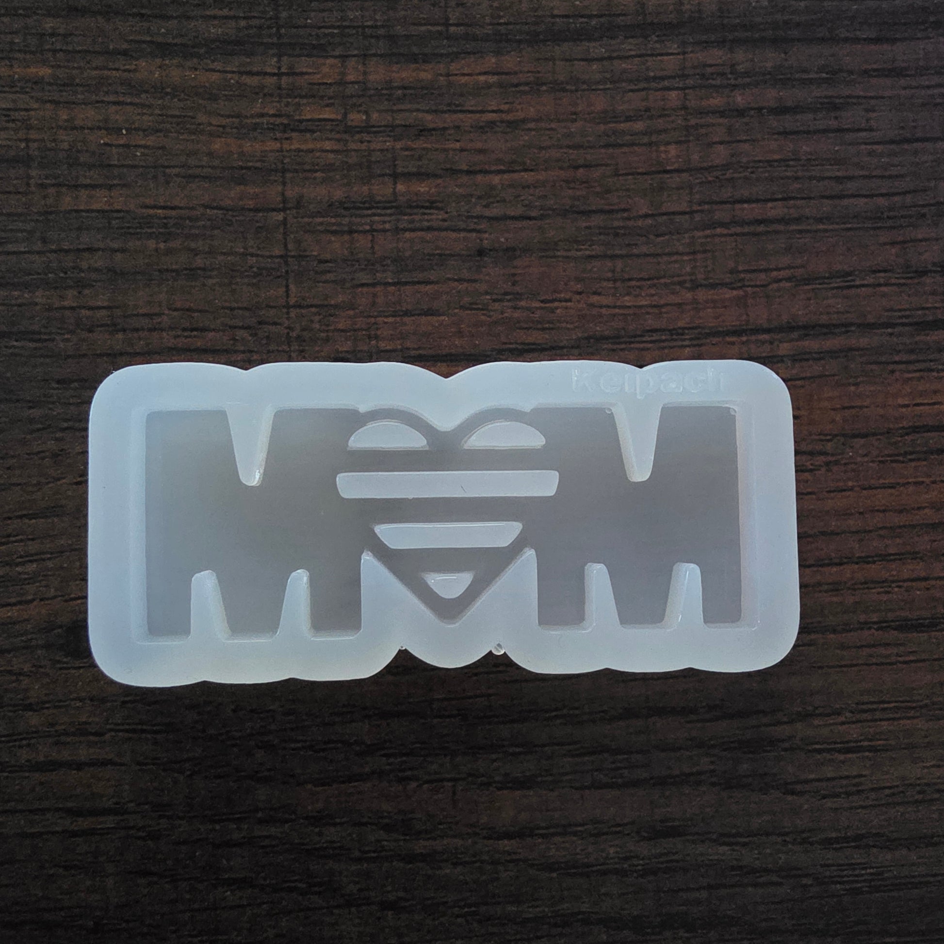 "Mom" Heart Silicone Resin Mould