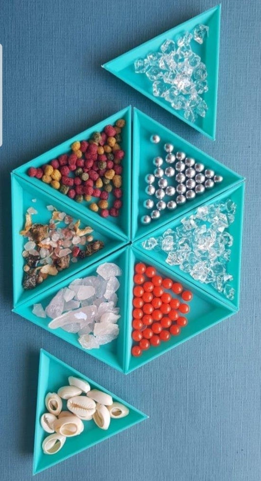 Triangle sorting container